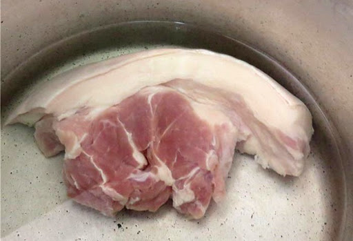 chan-thit-qua-nuoc-soi-02