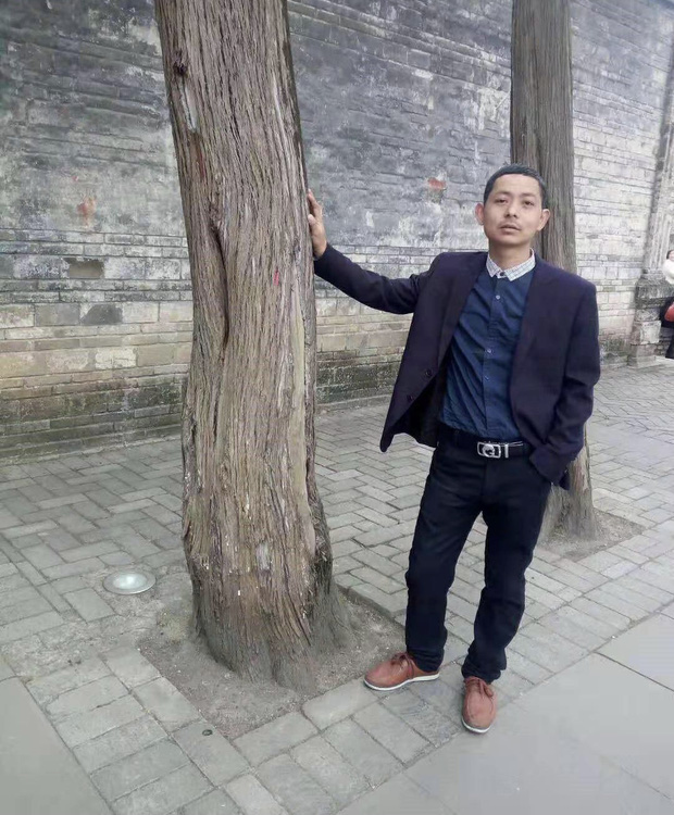 Thực hiện lời hứa với bạn gái, anh  tình nguyện chăm sóc bố mẹ người yêu quá cố đến cuối đới (Ảnh: QQ)