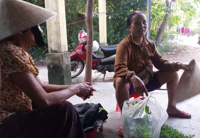 Phụ  nữ chỉ làm những công việc nhẹ nhàng, hoặc có khi là chỉ cần ngồi chơi (Ảnh: Dân trí)