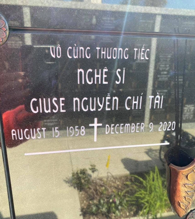 Hiện tại, nơi an nghỉ của NS Chí Tài đã được hoàn thiện, đã khắc đầy đủ, ngày sinh và ngày mất của nam nghệ sĩ tài hoa.