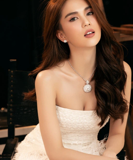 ngoc-trinh