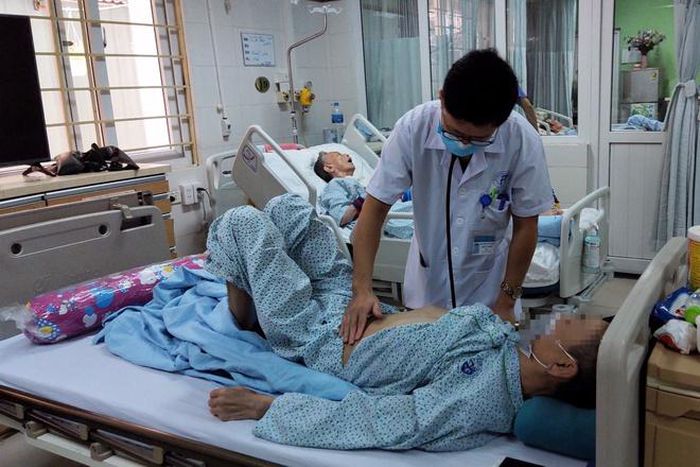 Nhiều bệnh nhân nhập viện  trong tình trạng nguy kịch vì uống thuốc nam không rõ nguồn gốc (Ảnh minh họa)