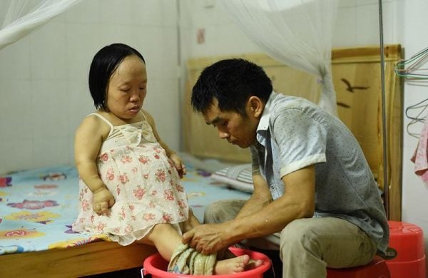 Anh Lí Tần cưng chiều vợ như bà hoàng (Ảnh: QQ)