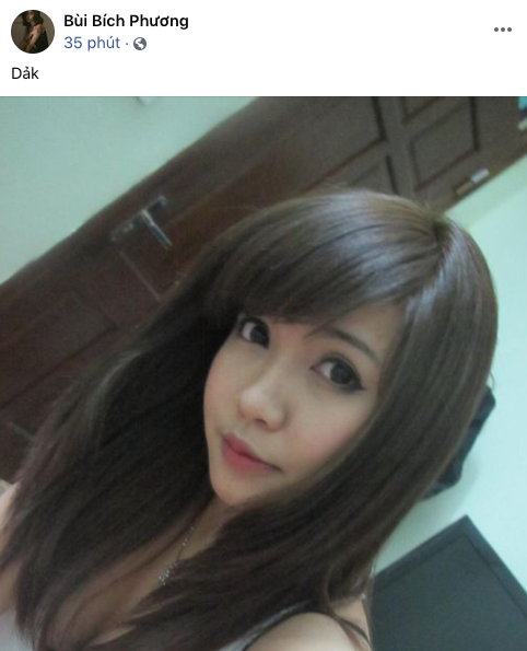 Bích Phương tự “đào mộ” lại ảnh 10 năm trước của mình, khoảnh khắc này đã gây bão MXH. Có thể thấy, Bích Phương đã có một cú “lột xác” cực thành công. Trước đó, cô sở hữu nhan sắc không quá nổi bật với gương mặt khá bầu bĩnh và đôi mắt to tròn. Kiểu chụp ảnh selfie ngước lên trên còn rất đúng “trend