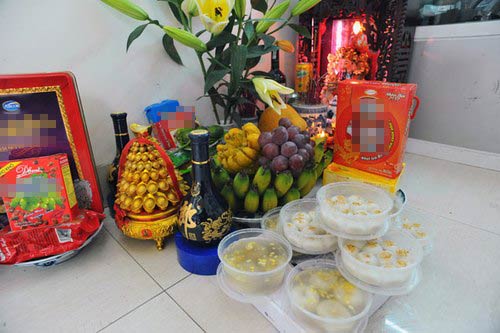 Chuẩn bị hoa quả bánh trôi bánh chay