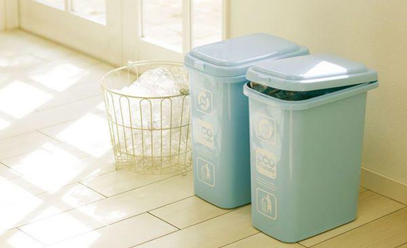 Kiêng đặt thùng rác cạnh cửa ra vào