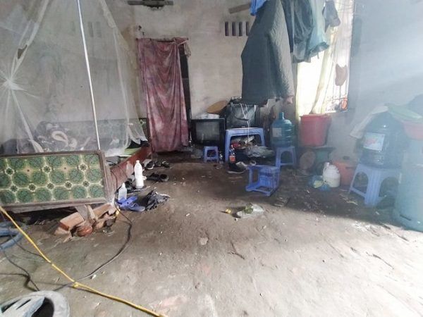 Bên trong ngôi nhà chẳng có gì giá trị (Ảnh: Webtintuc)