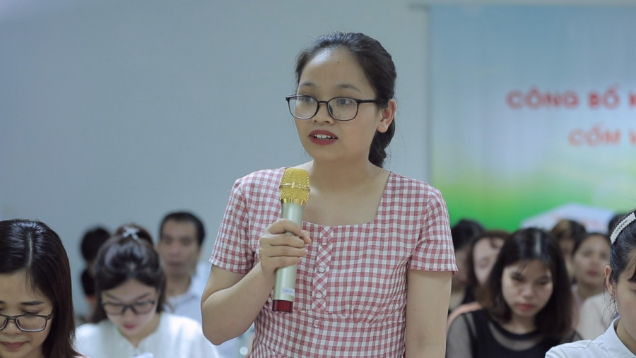 Các bậc phụ huynh sôi nổi đặt câu hỏi cho chuyên gia trong chương trình