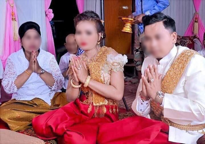 Hình ảnh hai vợ chồng làm lễ kết hôn cách đây 2 tháng. (Ảnh: Sohifa)