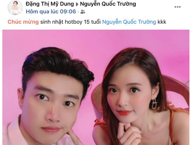 Cách đây ít ngày, mạng xã hội xôn xao hết cả lên với loạt ảnh mùi mẫn trong quán bar của Minh Hằng và Quốc Trường. Sau đó lại là đưa Bảo Anh về nhà chơi. Dân tình chưa kịp hiểu chuyện gì thì mới đây Midu lại có động thái nhằm thể hiện tình cảm với Quốc Trường vào đúng dịp sinh nhật của nam diễn viên. Theo đó, Midu công khai đăng ảnh đôi và gửi lời chúc mừng  tới Quốc Trường: 