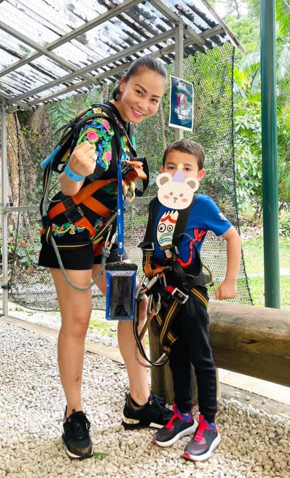 Thời gian vừa qua, ca sĩ Thu Minh đã sinh sống ở Singapore cùng chồng con. Mới đây, Thu Minh chia sẻ: 