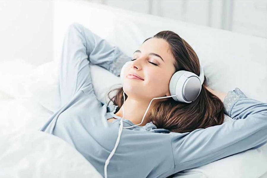 Nghe nhạc quá to dễ bị gây điếc