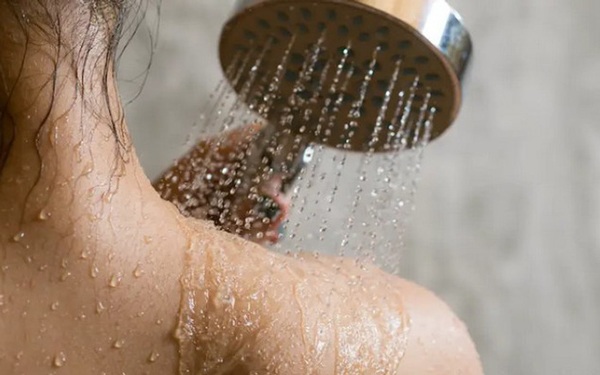 Không đi tắm khi vừa đi nắng về