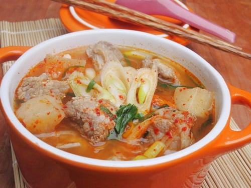Canh gà nấu kim chi ngon tại nhà