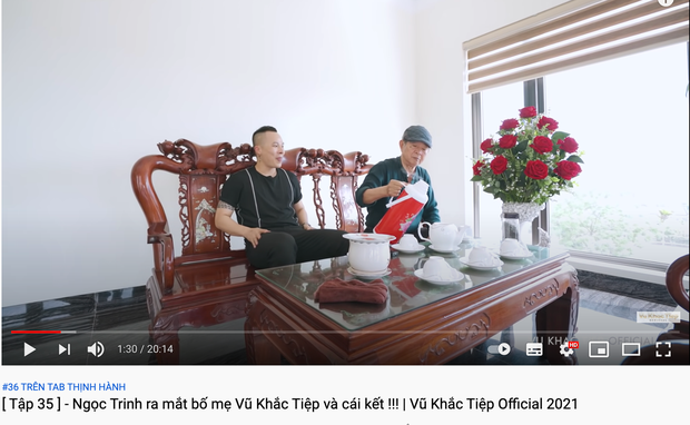 Câu chuyện Vũ Khắc Tiệp đi đến đâu, Covid-19 theo đến đấy liên tục gây chú ý. Mới đây, netizen tiếp tục phát hiện chỉ sau 7 ngày Vũ Khắc Tiệp đăng clip tại Nam Định, thì nơi đây đã ghi nhận ca nhiễm đầu tiên. Cụ thể anh từng có chuyến đi về quê để xây nhà cho bố mẹ và đăng clip vào dịp lễ vừa qua. Trong đó anh chia sẻ chỉ ở Nam Định khoảng một buổi sáng sau đó di chuyển đến Đà Lạt. Sự trùng hợp này đã khiến netizen không khỏi bất ngờ, nên gọi là 