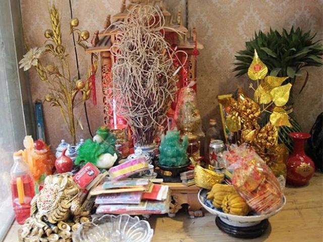 Không nên thờ hoa giả