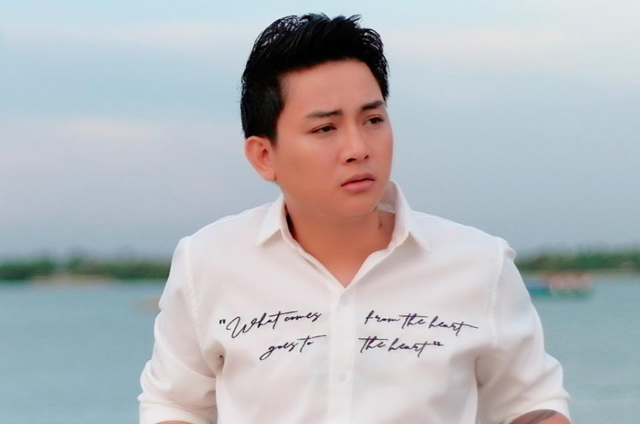 Sau thời gian dài im hơi lặng tiếng, Hoài Lâm đã chính thức trở lại đường đua âm nhạc Vbiz. Tuy nhiên đúng thời điểm vợ cũ công khai tình mới nên khiến 1 bộ phận netizen cho rằng Hoài Lâm đang lợi dụng thời cơ này để chiêu trò tạo sự chú ý. Ngày 12/5, phía Hoài Lâm đã lên tiếng đầy ẩn ý: 