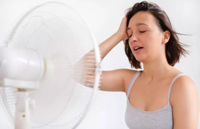 Cơ thể bốc hỏa dấu hiệu rụng trứng