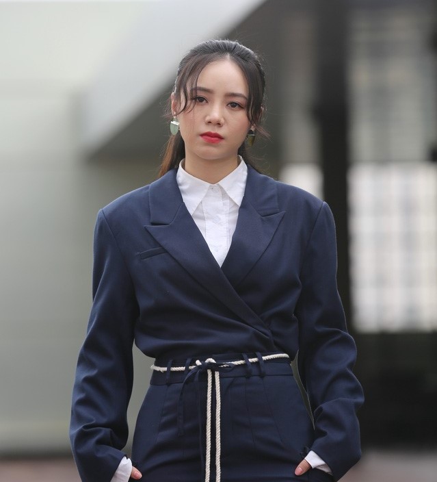 Quỳnh Kool đăng tải clip hậu trường quay phim cùng với diễn viên Hà Việt Dũng. Tuy nhiên một cư dân mạng bất ngờ tung tin đồn về Quỳnh Kool: 
