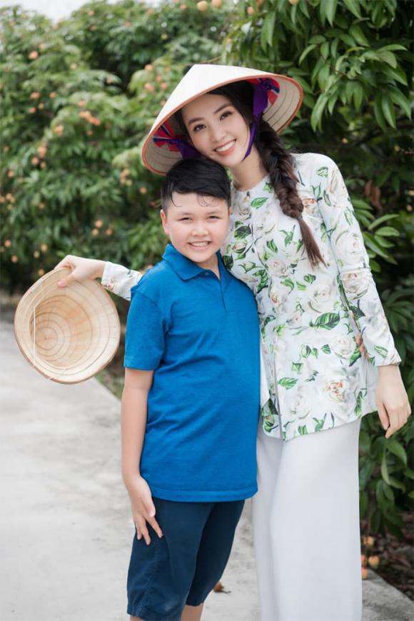 Con trai Thụy Vân cao lớn phổng phao bất ngờ sau thời gian dài được mẹ giấu kín.