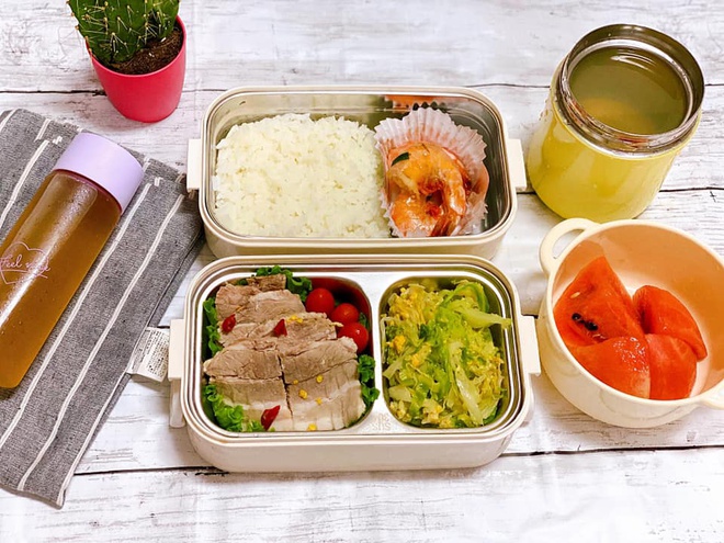 Không để cơm nóng vào hộp nhựa