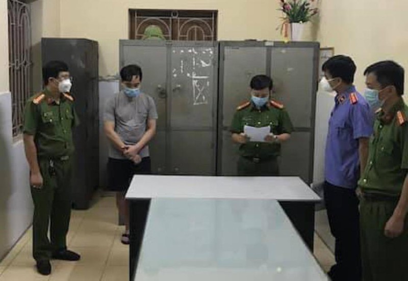 Đào Duy Tùng tai cơ quan điều tra (Ảnh: PLO)