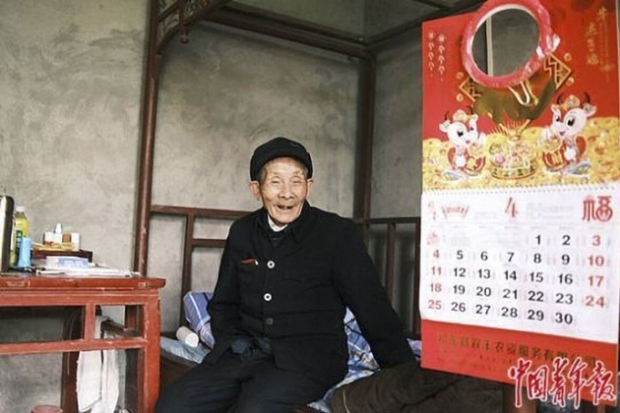 nguoi-dan-ong-di-cuop-de-duoc-ngoi-tu-1