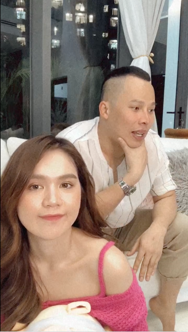 Ngọc Trinh và Vũ Khắc Tiệp đã có buổi livestream chia sẻ nhiều câu chuyện như bí quyết làm giàu. Đặc biệt, Ngọc Trinh khẳng định ở thời điểm hiện tại, cô đang đặt sự nghiệp lên hàng đầu nên chưa nghĩ về việc lập Shbet111 slot, casino, thể thao, xổ số. Cô nói: 