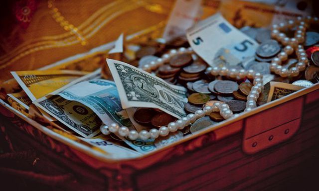 Đặt hộp khó báu phát tài  