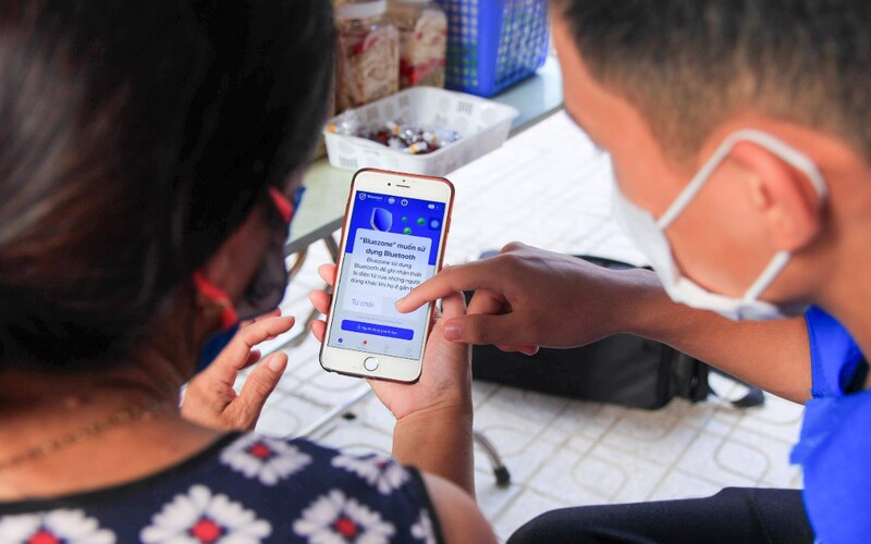 Người dân dùng smartphone nhưng không cài đặt ứng dụng khai báo y tế sẽ bị xử phạt (Ảnh Internet)
