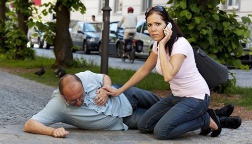 Mọi người nên hạn chế ra ngoài khi tiết trời quá nắng
