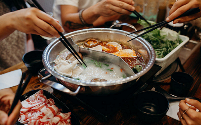 Không ăn rau kinh giới với lẩu gà
