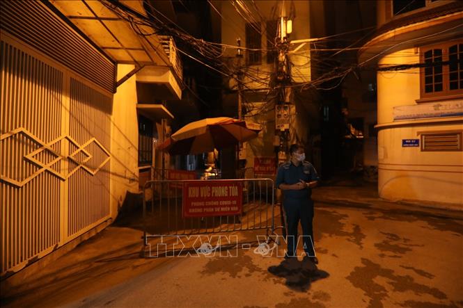 Nơi ở của trường hợp mắc Covid-19 đã được phong toả (Ảnh: TTXVN)
