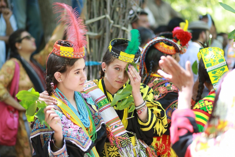 Phụ nữ Kalash lại có toàn quyền quyết định trong Shbet16 chơi game trực tuyến hôn nhân của mình. 