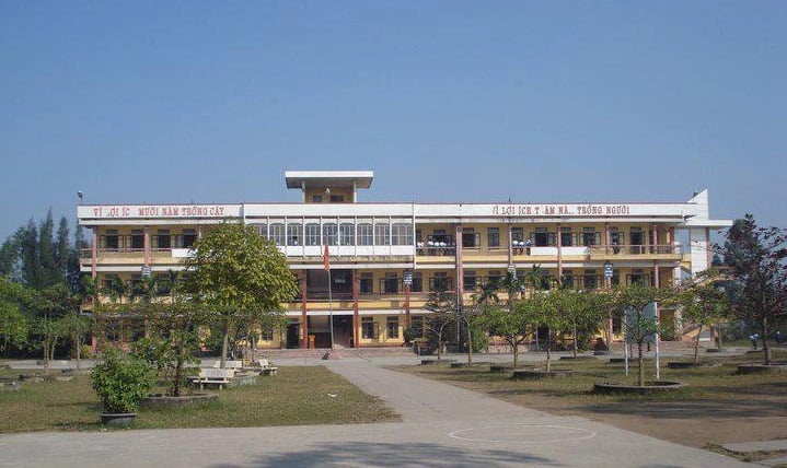 Trường THPT Mỹ Lộc, nơi xảy ra vụ việc học sinh quay lén, tống tiền cô giáo - Ảnh: Hoàng Long