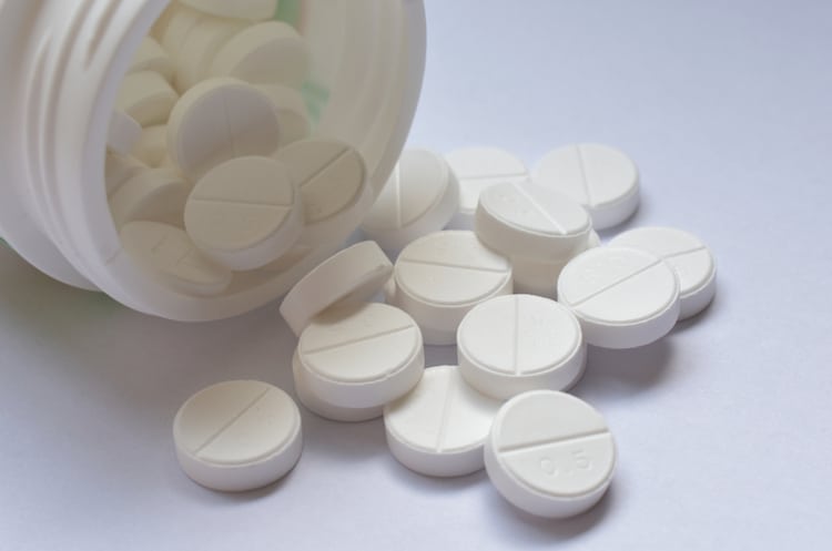 co-gai-25t-suy-gan-cap-vi-uong-thuoc-dau-dau-02