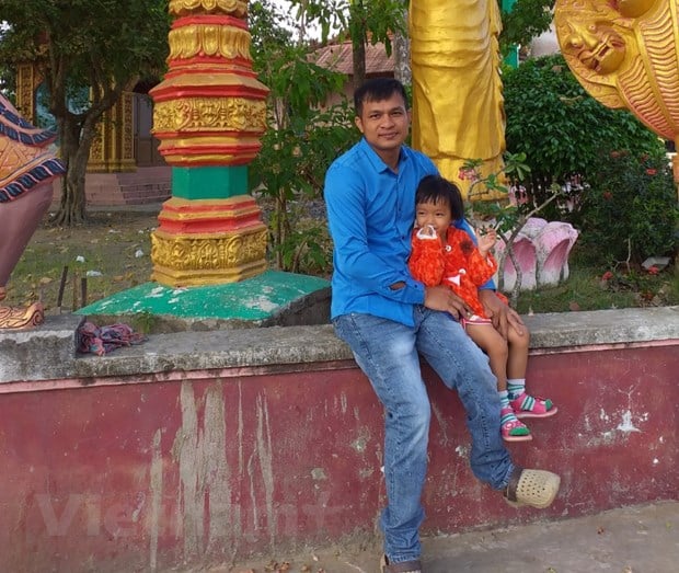 Cô con gái nhỏ là niềm vui, động lực cố gắng của vợ chồng anh Huỳnh Chương. (Ảnh: Nhân vật cung cấp)