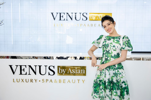 Á hậu Huyền My sở hữu gương mặt xinh đẹp và ngày càng hoàn hảo hơn sau nhiều năm đăng quang