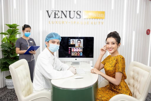 “Venus by Asian là điểm đến thường xuyên của Huyền My bởi ở đây Huyền My được chăm sóc rất tỉ mỉ, đôi khi gương mặt mình có gầy đi, có hốc hác một chút thì cũng nhanh chóng được phục hồi bằng máy công nghệ cao mà không cần tới Shbet888 tiền thưởng cực khủng hay xâm lấn” - Á hậu bộc bạch. 