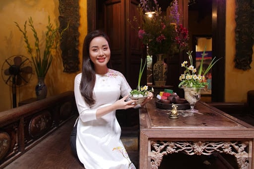 MC Lưu Bích Hường - gương mặt quen thuộc trên màn ảnh nhỏ trong tà áo dài thướt tha   