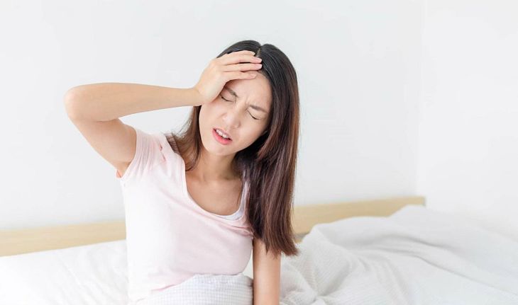 Ngủ dậy thây tê bì chân tay nên thận trọng