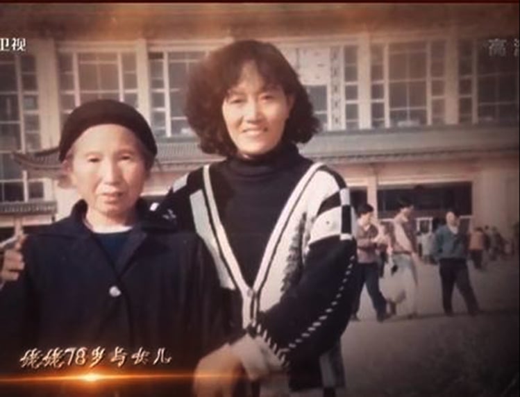 Tấm ảnh của hai mẹ con cô Trinh Tùng Dung