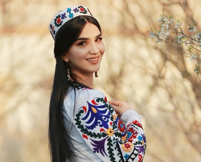 Hình ảnh một cô gái bình thường ở nơi đây