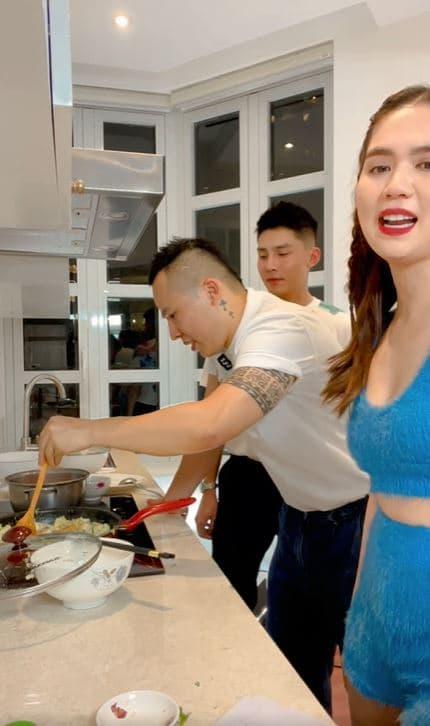 Cô gái có số hưởng được Vũ Khắc Tiệp đích thân nấu ăn cho chỉ có thể là Ngọc Trinh.