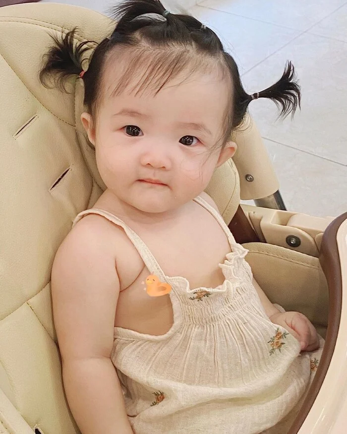 Đông Nhi hé lộ hàng loạt biểu cảm của Winnie ở độ tuổi ăn dặm. Cô bé không hề khó chịu với những Shbet0099 cá cược trực tuyến được mẹ Nhi - bố Thắng chuẩn bị mà còn tỏ ra bình thản với tâm thế sẵn sàng chinh phục những món ngon.
