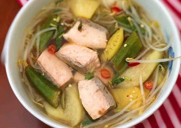 Canh cá hồi tốt cho người mắc tê bì chân tay loãng xương