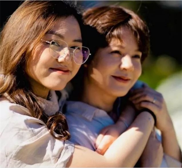 MC-Diem-Quynh-bat-ngo-khoe-anh-chup-cung-con-gai-xinh-dep_1