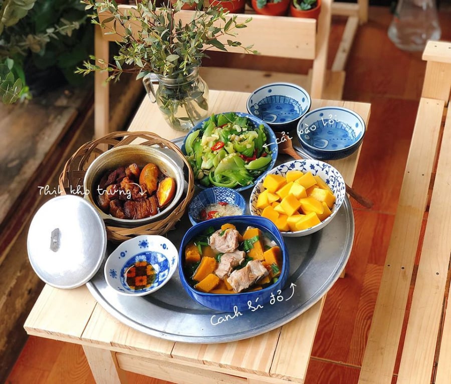 Ngoài 3 món chính, bạn có thể thêm hoa quả tráng miệng.