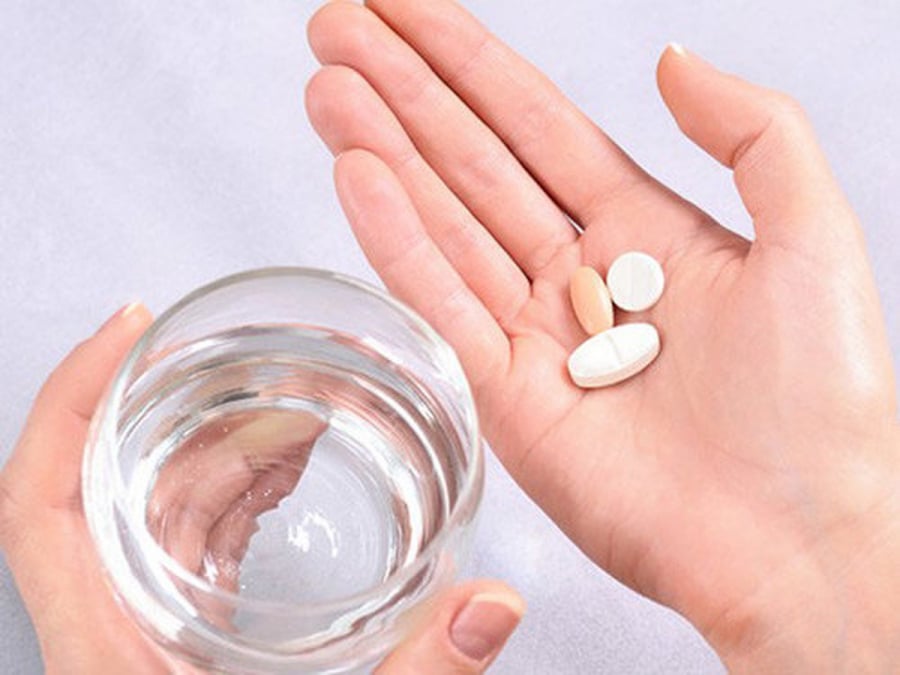 Một số loạt thuốc tân dược giúp cầm máu nhanh nhưng gây nhiều tác dụng phụ và chỉ được dùng không quá 1 tuần