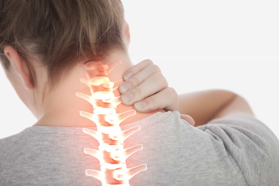Đốt sống cổ bị cứng nên đi khám nhé